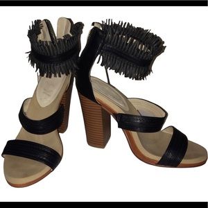 Groove Ali Chunky Block 4" Heeled Sandal Black